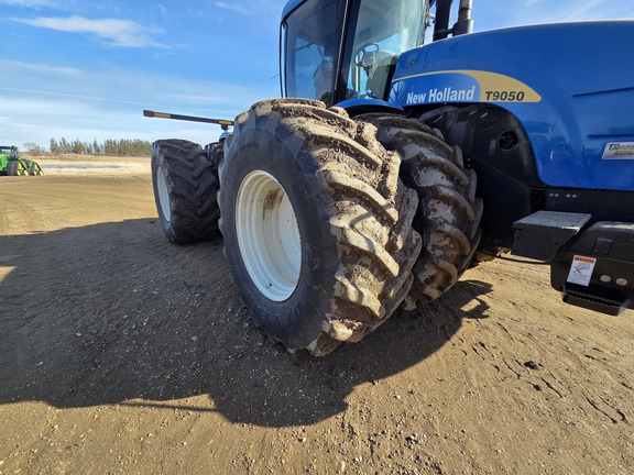 2009 New Holland T9050 Tractor 4WD