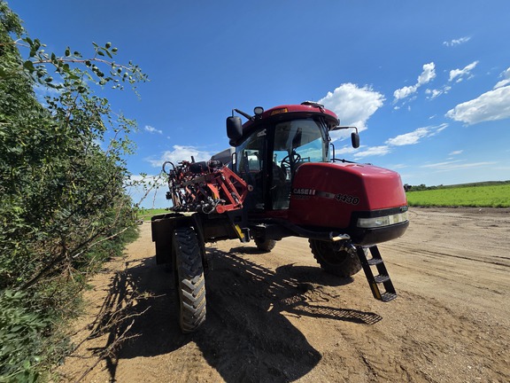2014 Case IH 4430 Sprayer/High Clearance