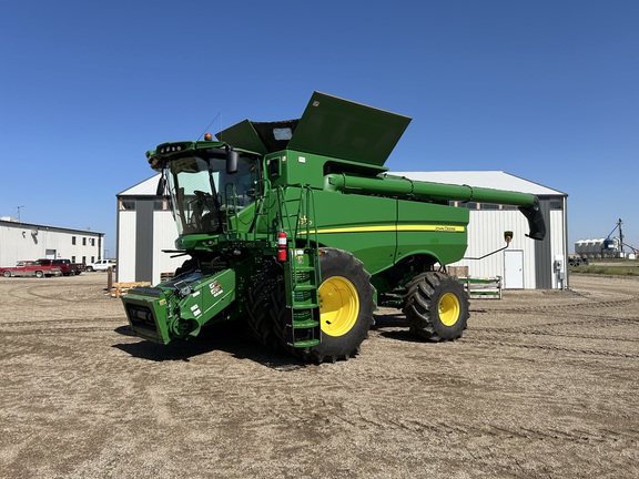 2018 John Deere S790 Combine