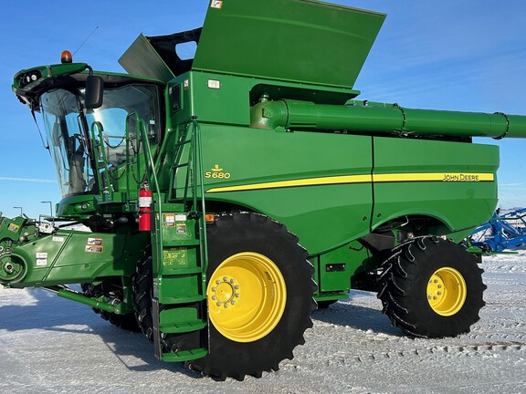 2017 John Deere S680 Combine