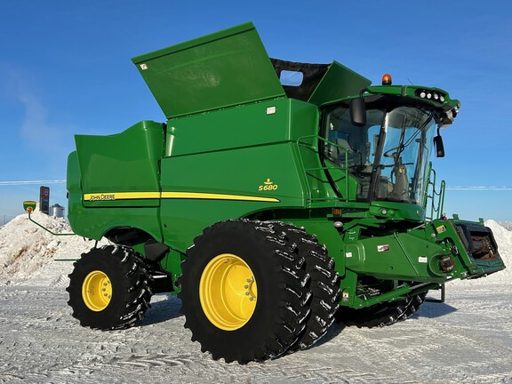 2017 John Deere S680 Combine