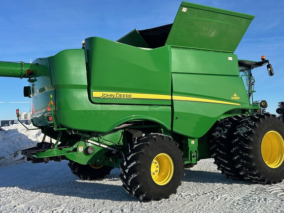 2017 John Deere S680 Combine