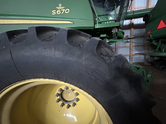 2017 John Deere S670 Combine