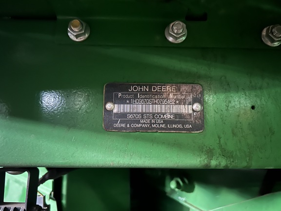 2017 John Deere S670 Combine