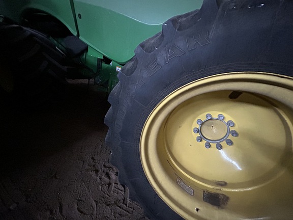 2017 John Deere S670 Combine