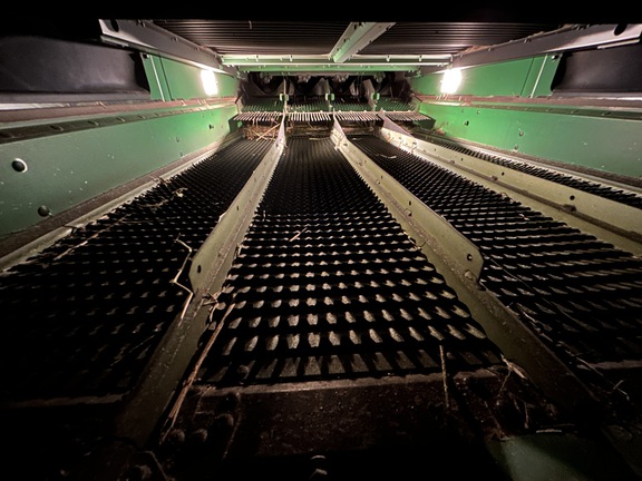 2017 John Deere S670 Combine