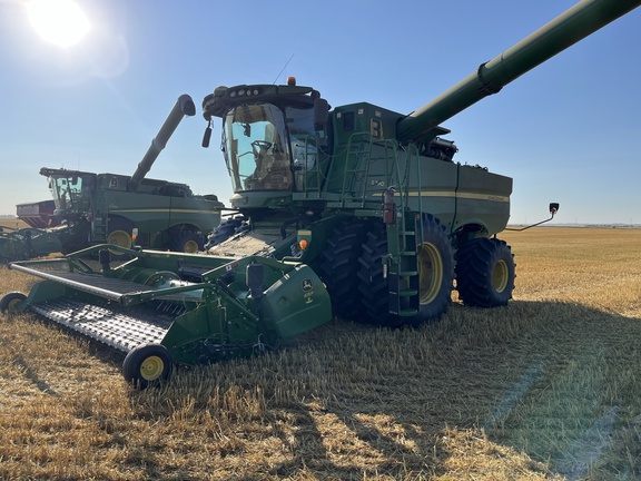 2018 John Deere 615P Header Combine