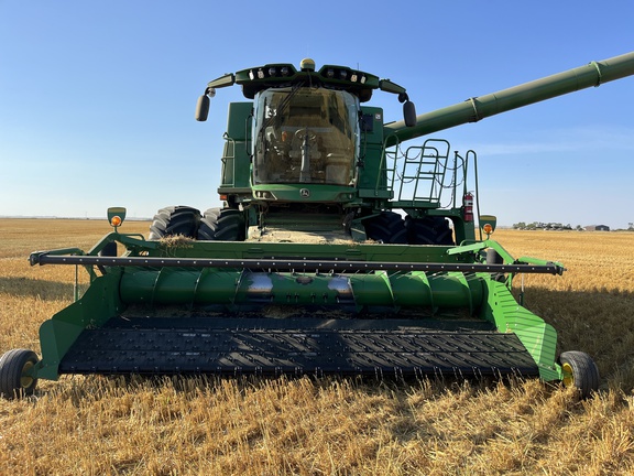 2018 John Deere 615P Header Combine