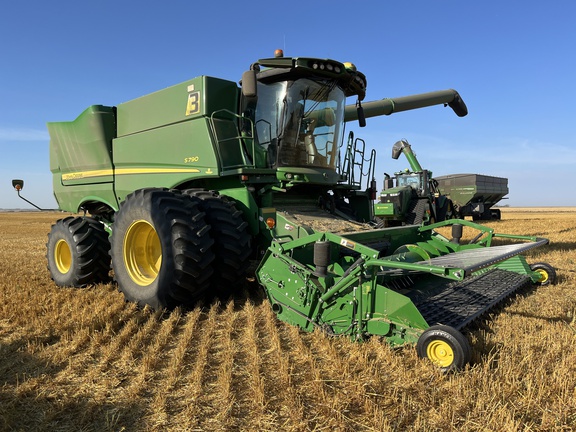 2018 John Deere 615P Header Combine