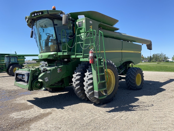 2013 John Deere S670 Combine
