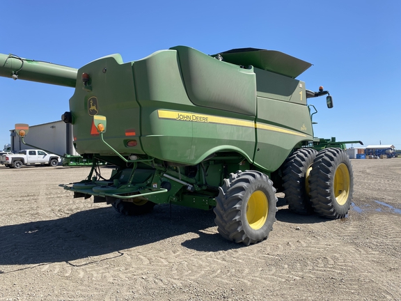 2013 John Deere S670 Combine