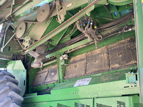 2013 John Deere S670 Combine