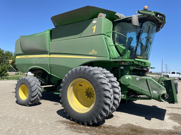 2013 John Deere S670 Combine