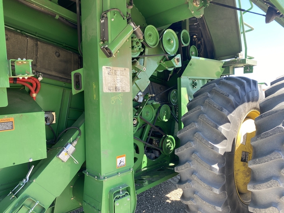 2013 John Deere S670 Combine