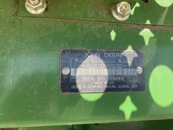 2013 John Deere S670 Combine