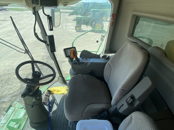 2013 John Deere S670 Combine