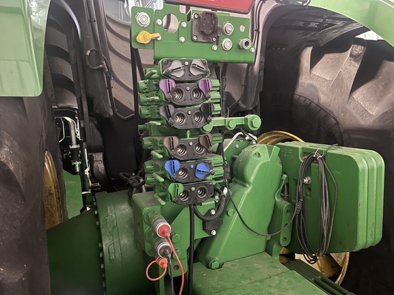 2018 John Deere 9520R Tractor 4WD
