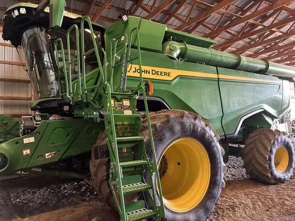 2023 John Deere X9 1000 Combine