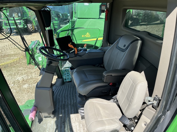 2024 John Deere X9 1000 Combine