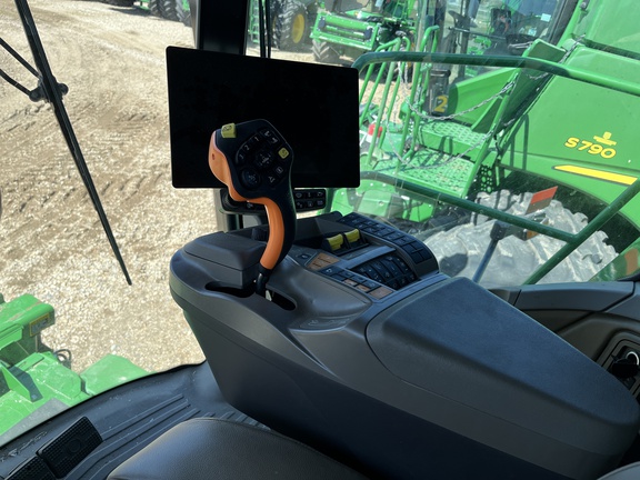 2024 John Deere X9 1000 Combine