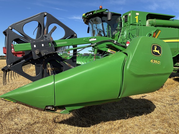 2011 John Deere 635D Header Combine