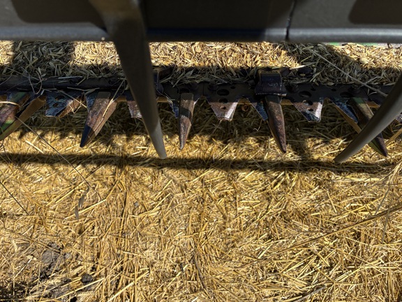 2011 John Deere 635D Header Combine