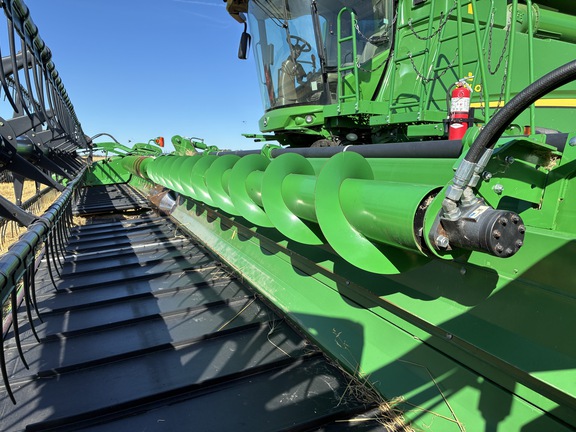 2011 John Deere 635D Header Combine