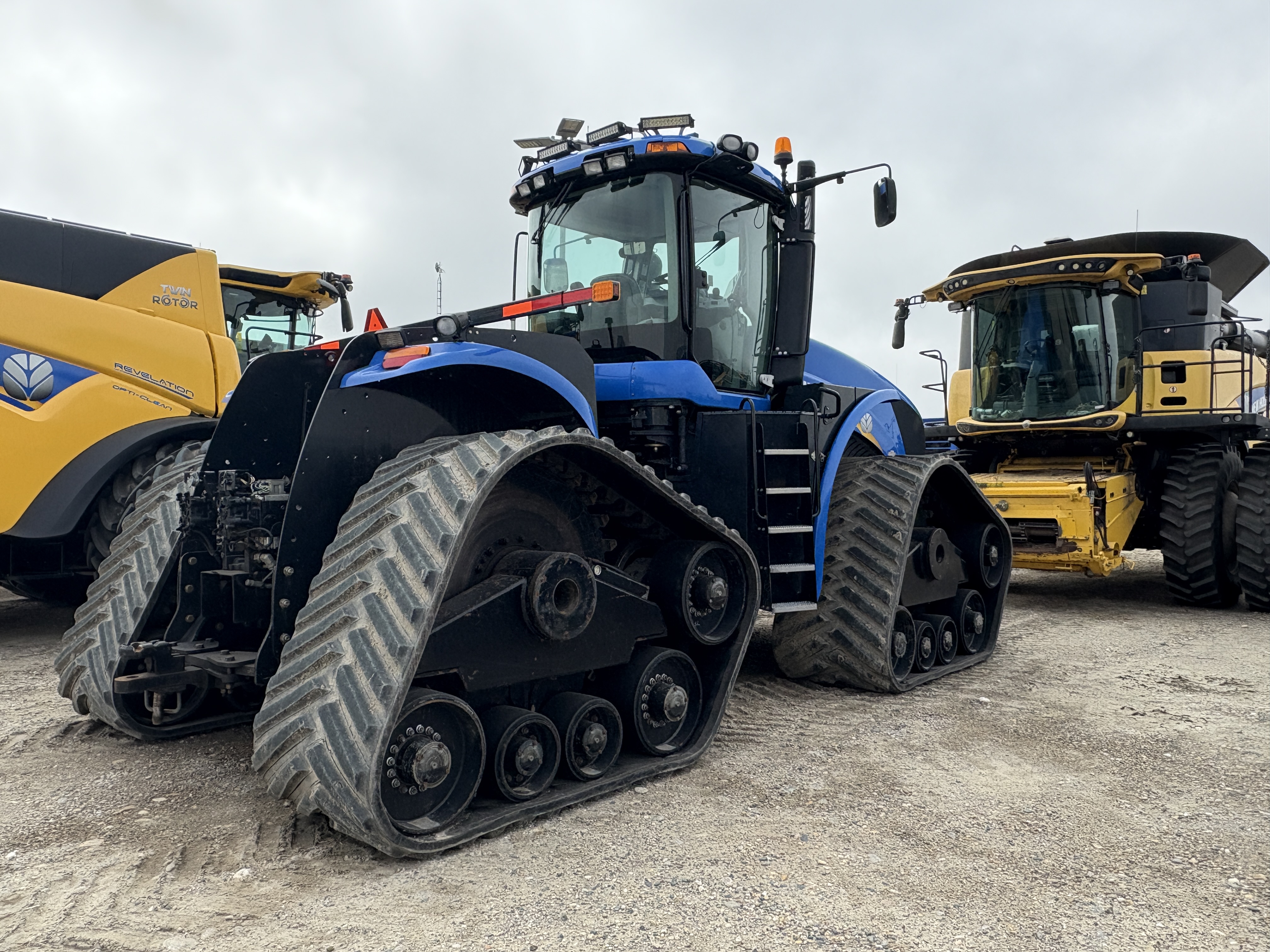 2013 New Holland T9.615 Tractor Rubber Track