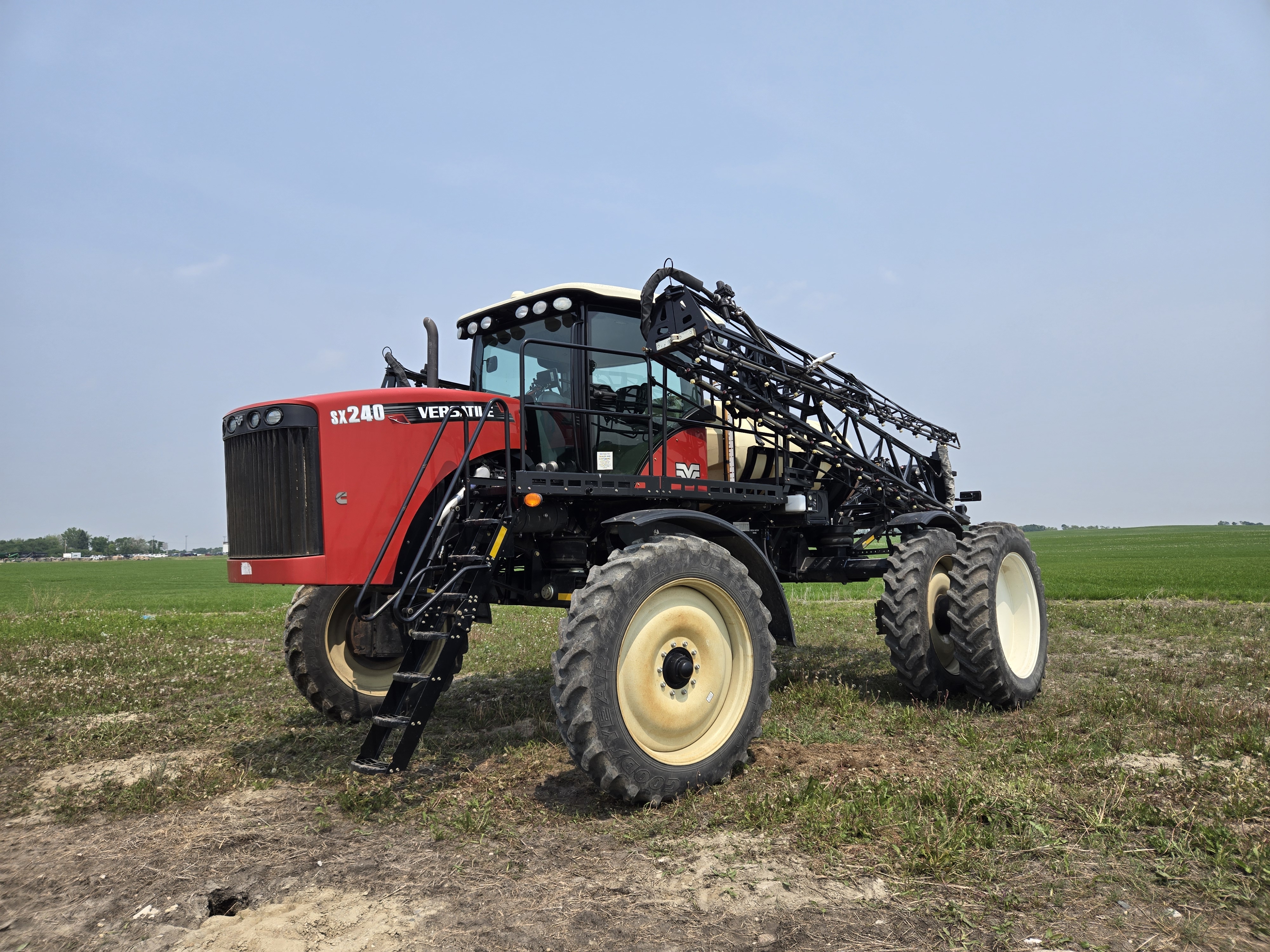 2014 Versatile SX240 Sprayer/High Clearance