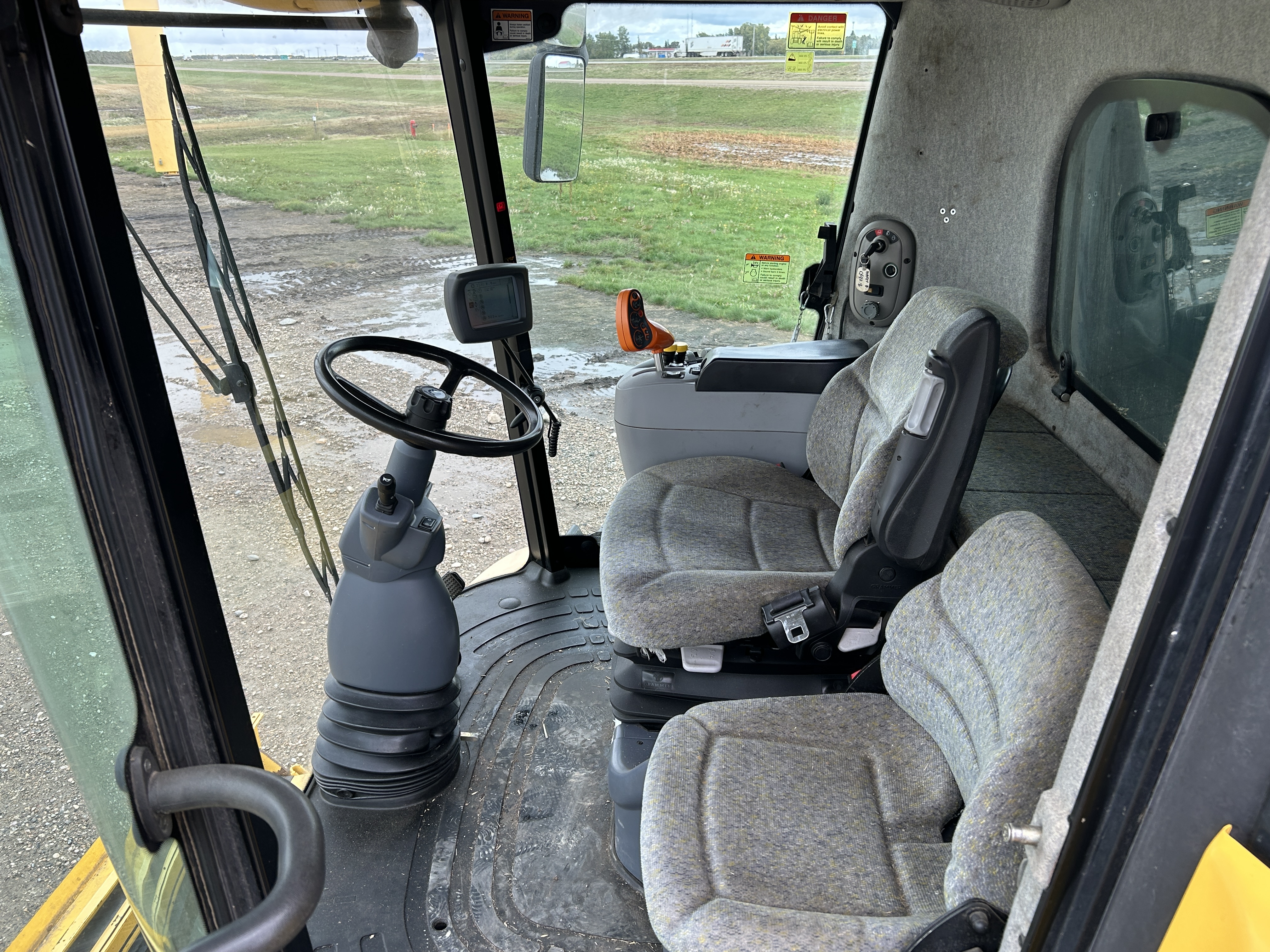 2006 New Holland CX860 Combine