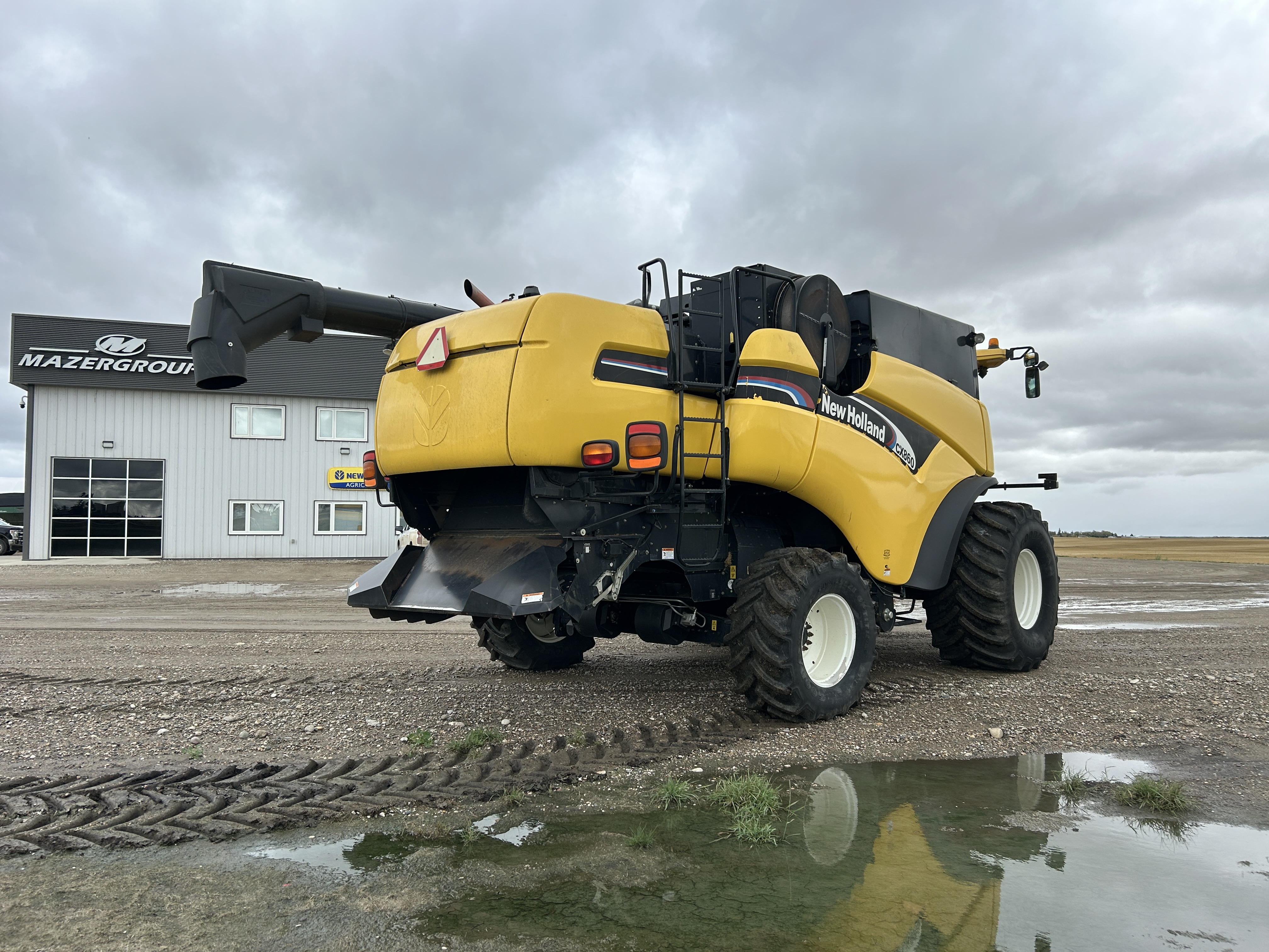 2006 New Holland CX860 Combine