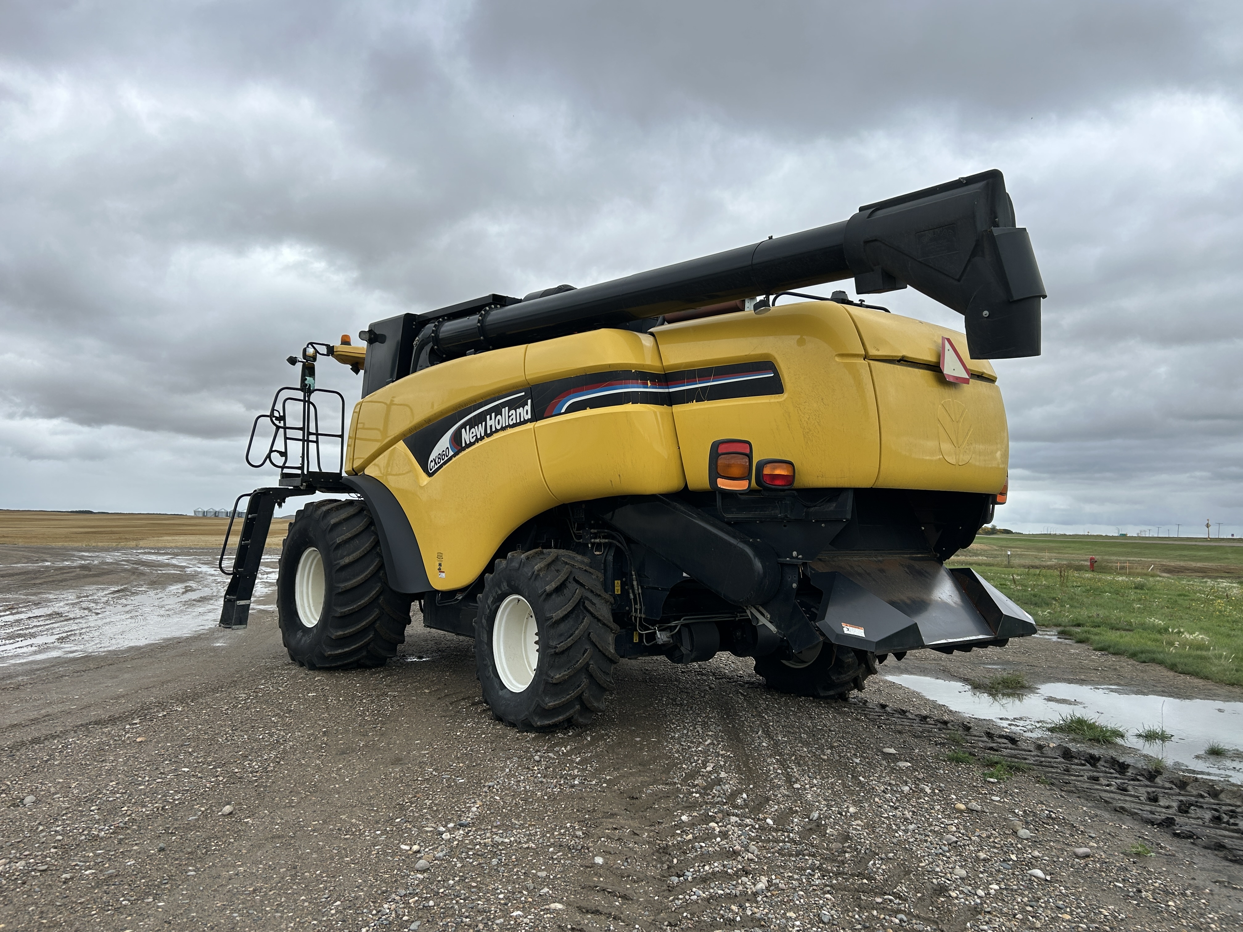 2006 New Holland CX860 Combine