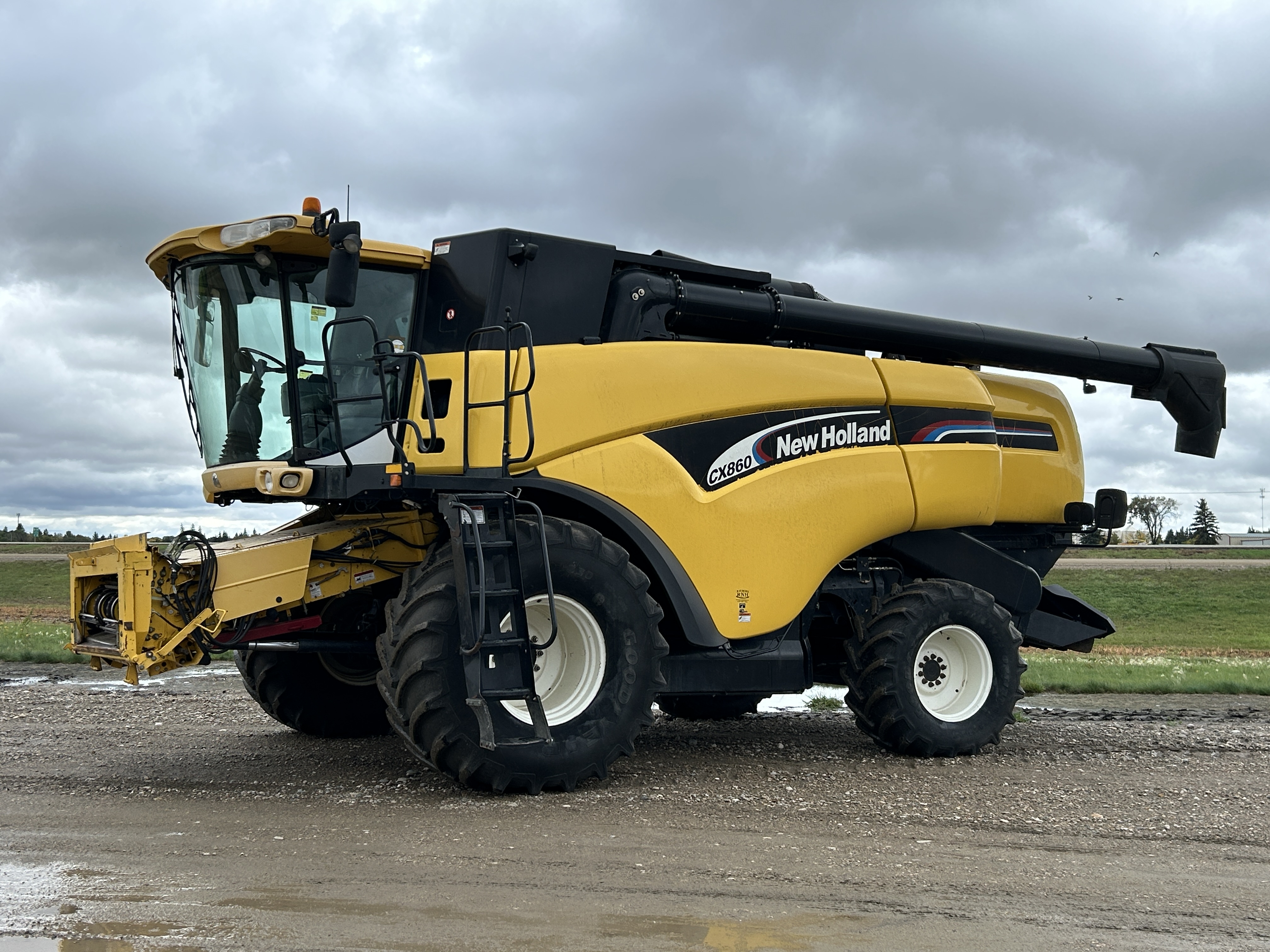 2006 New Holland CX860 Combine