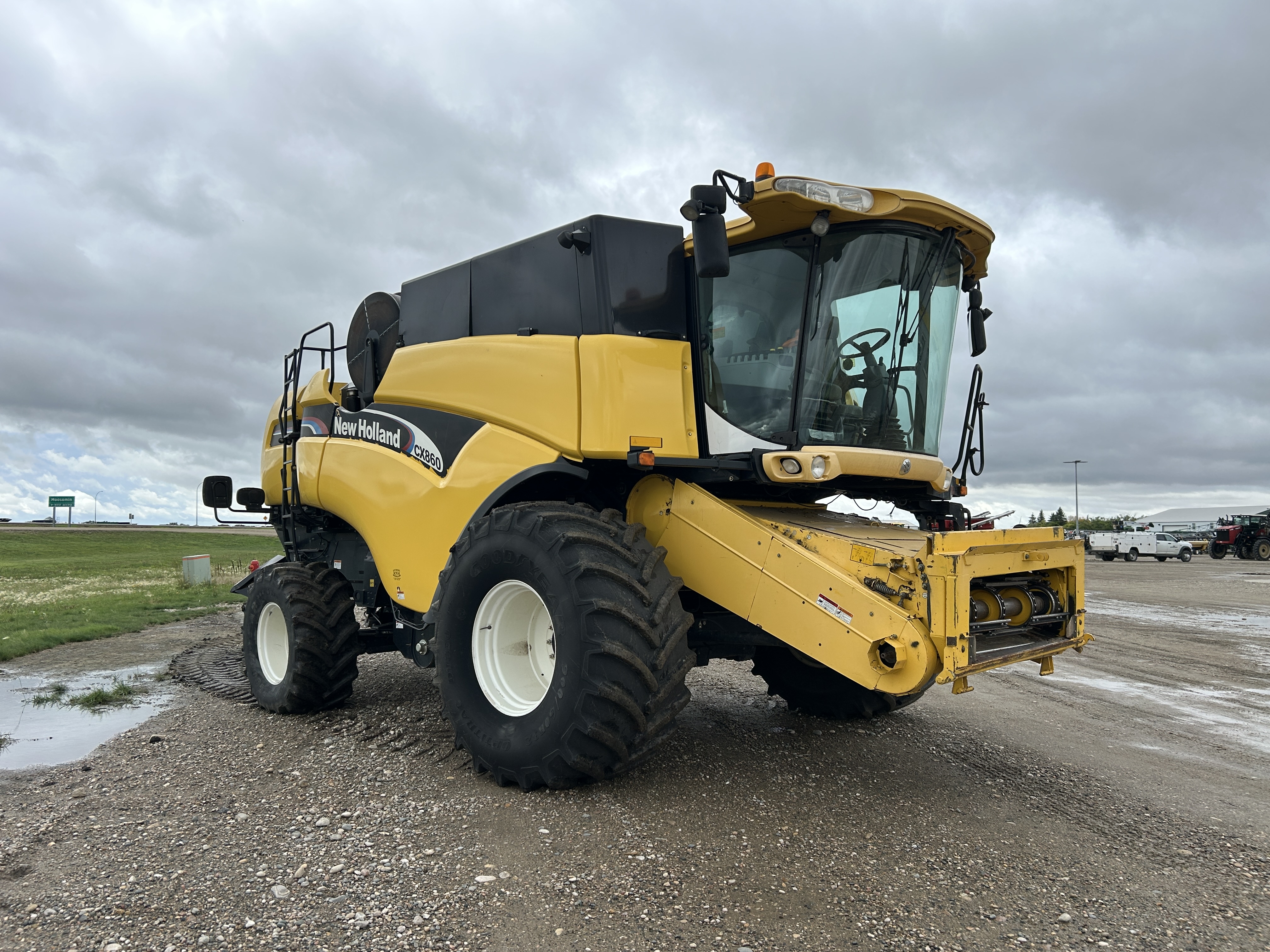 2006 New Holland CX860 Combine
