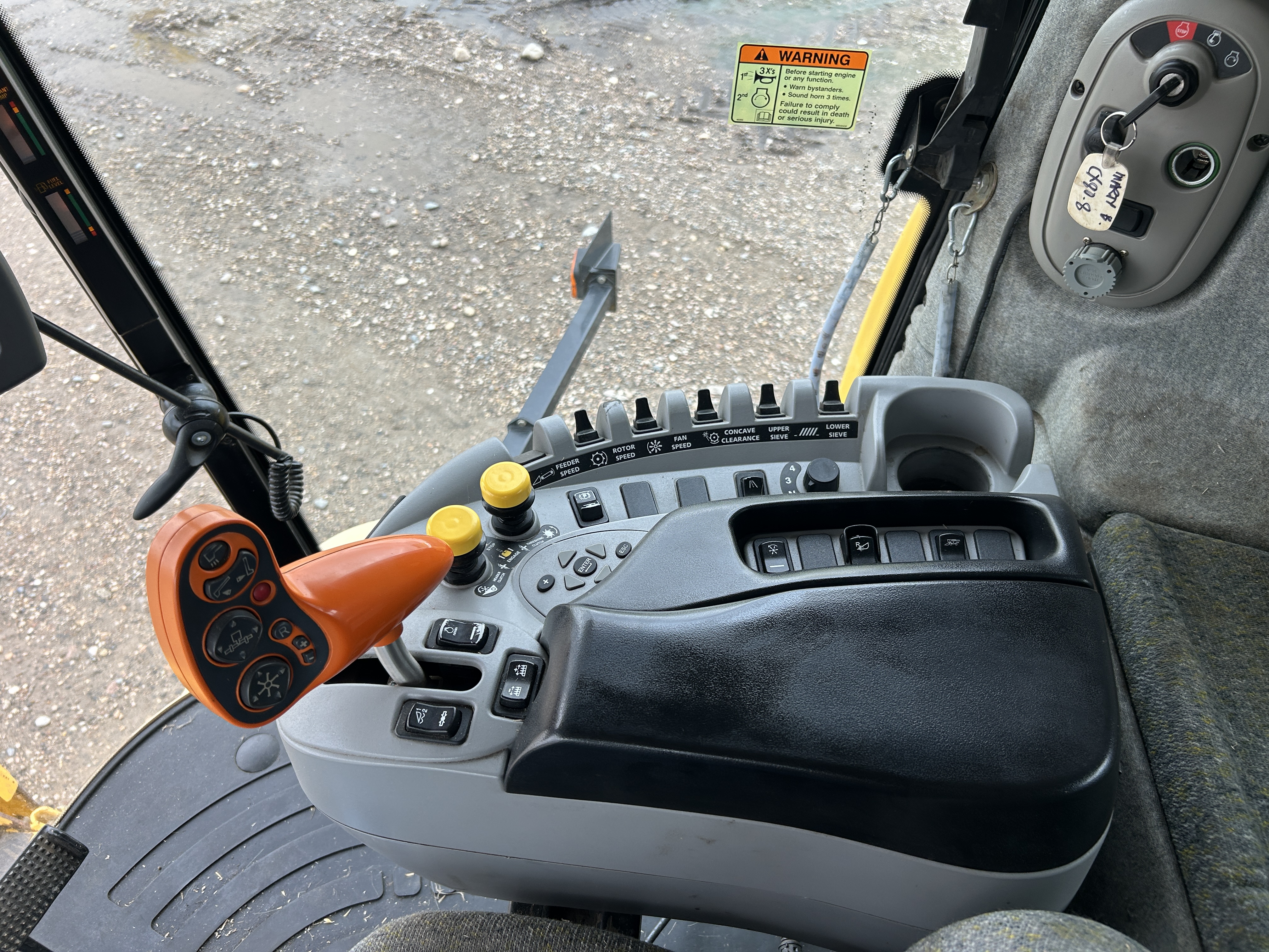 2006 New Holland CX860 Combine