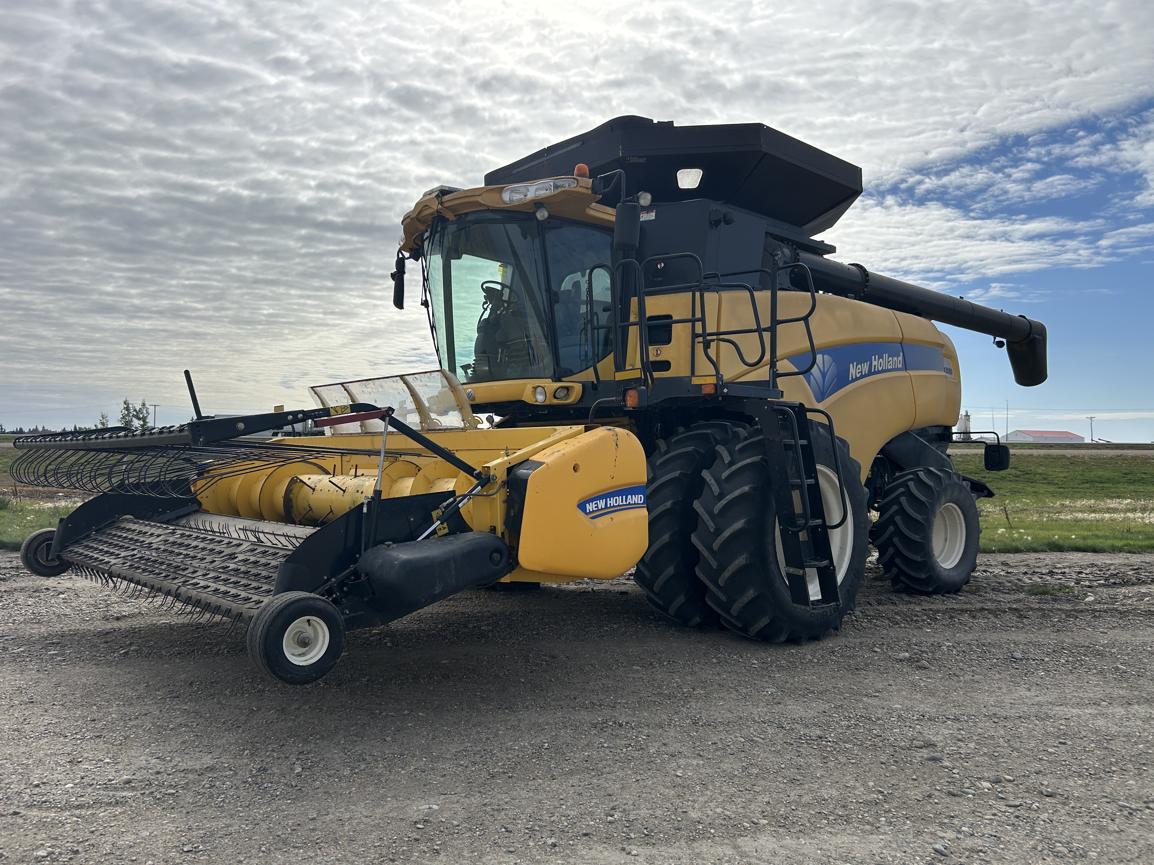 2012 New Holland CX8090 Combine