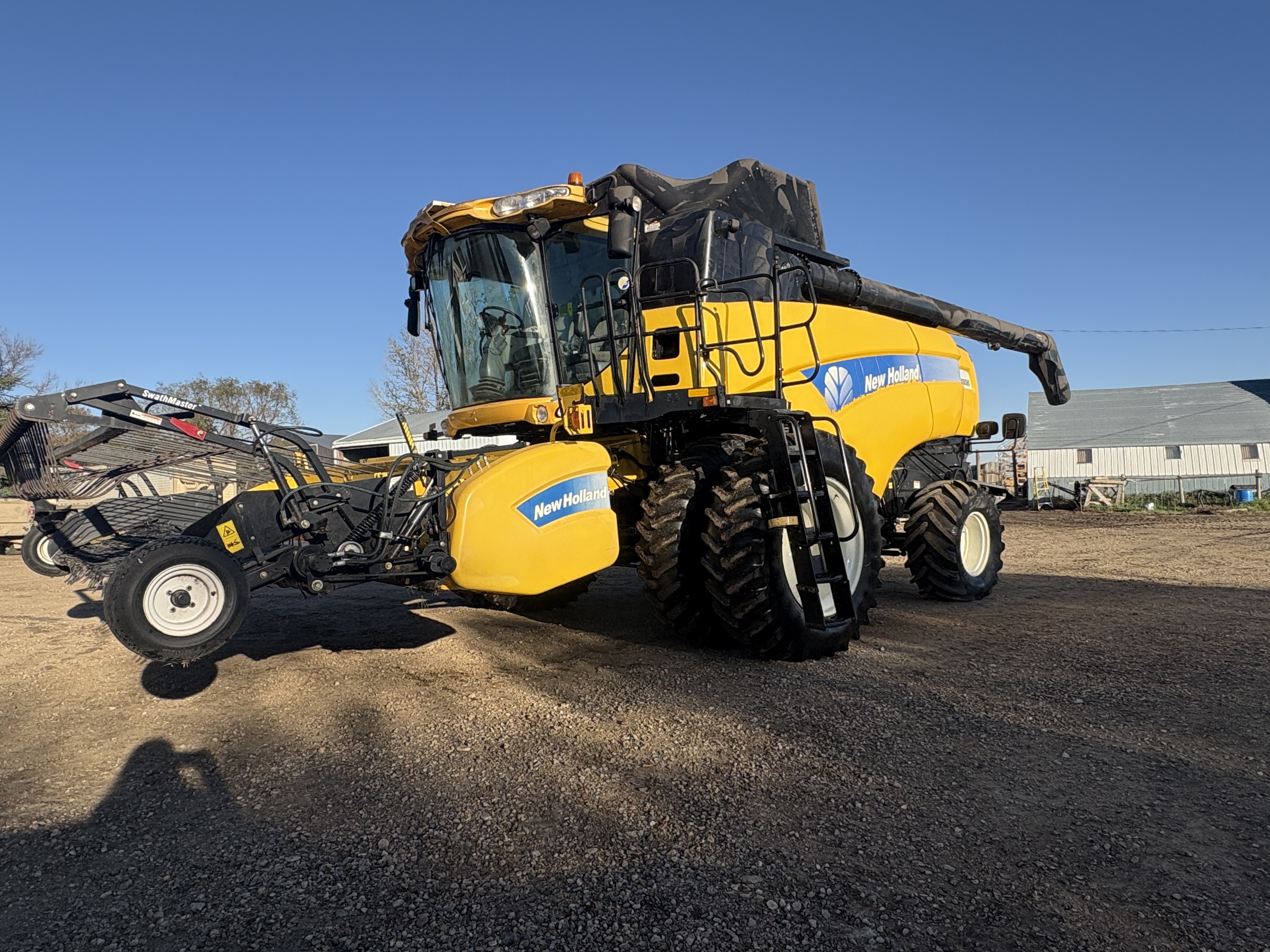 2009 New Holland CX8080 Combine