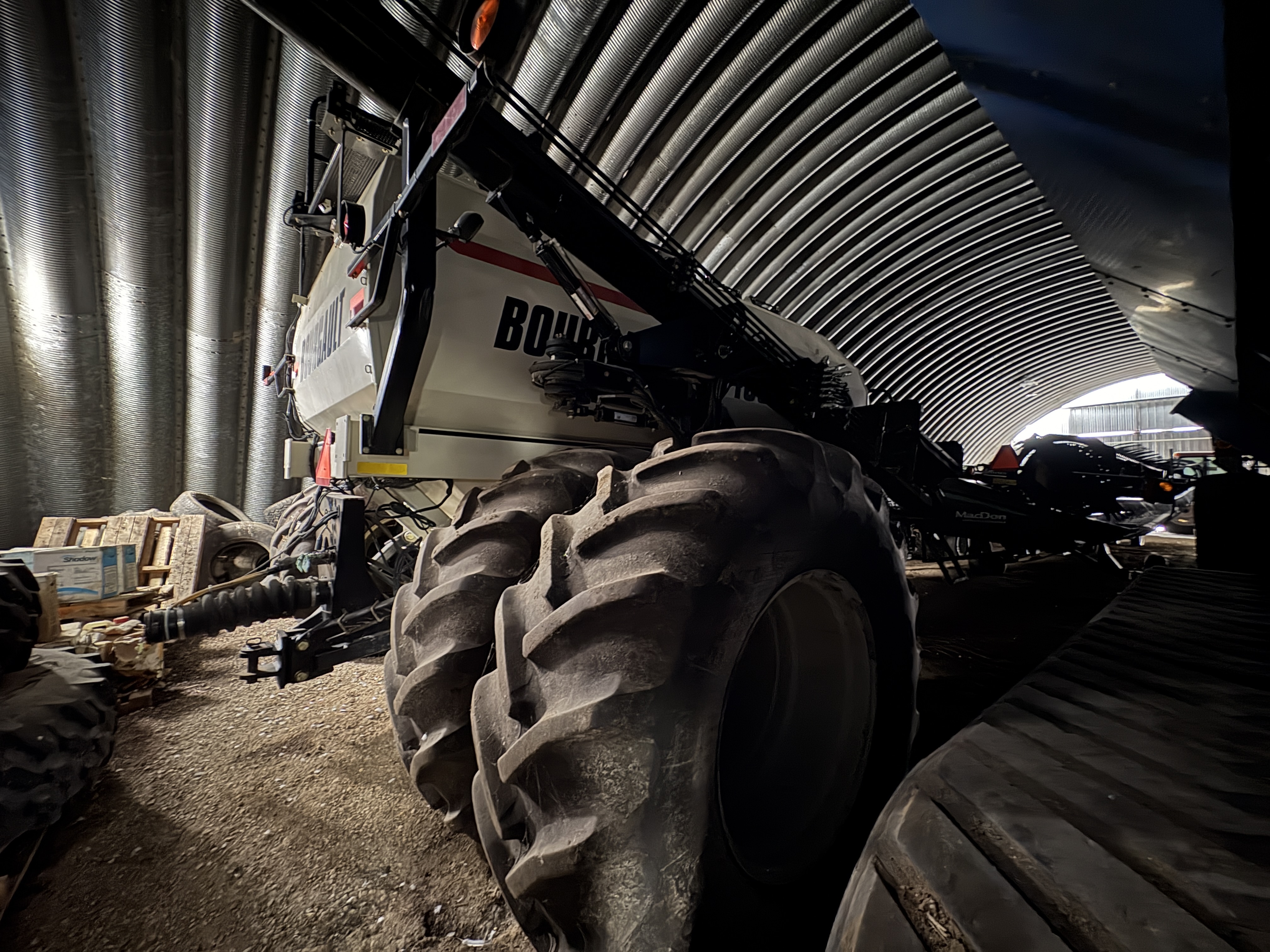 2014 Bourgault 6450 Air Tank/Cart