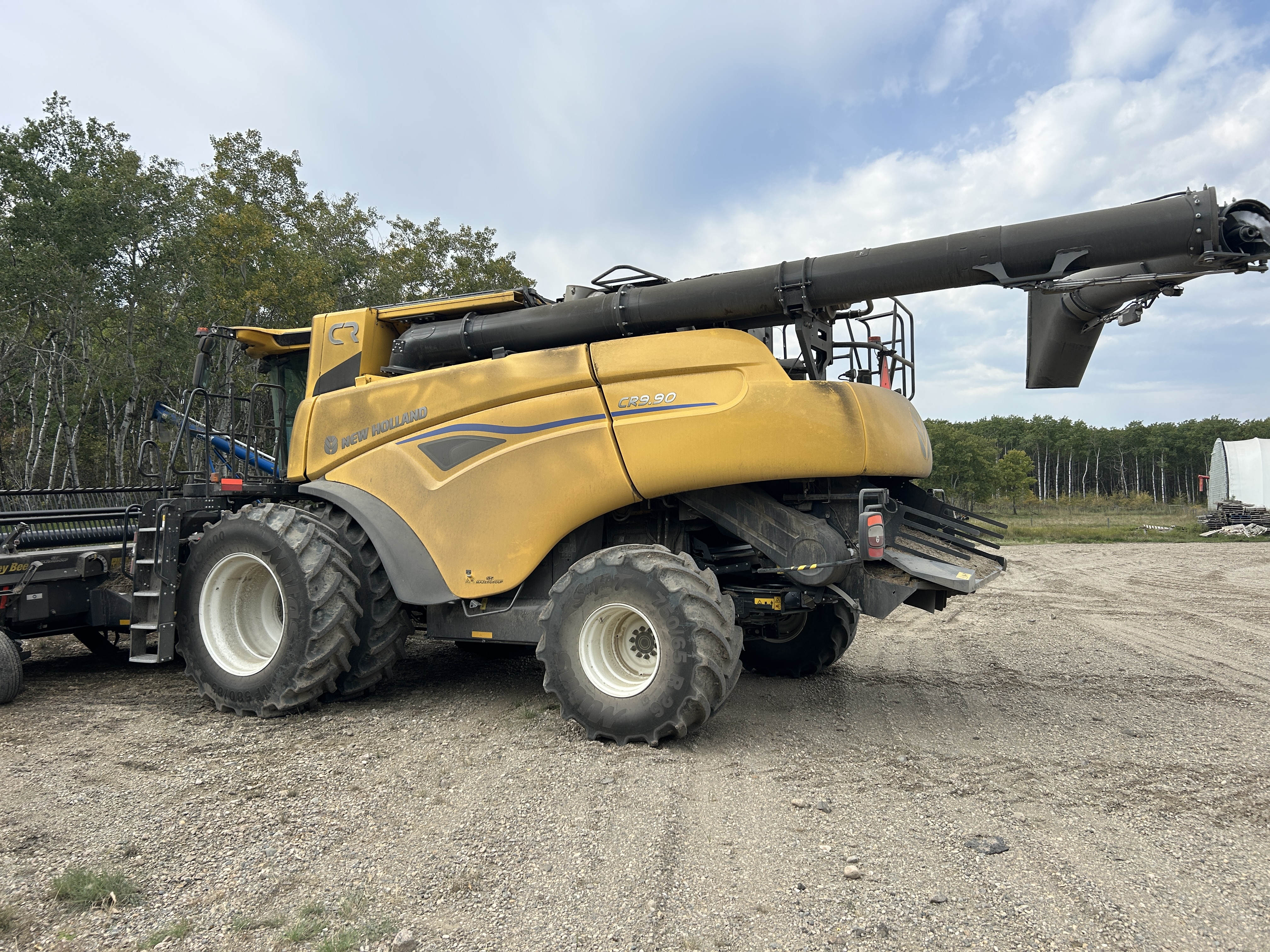 2025 New Holland CR9.90Z Combine