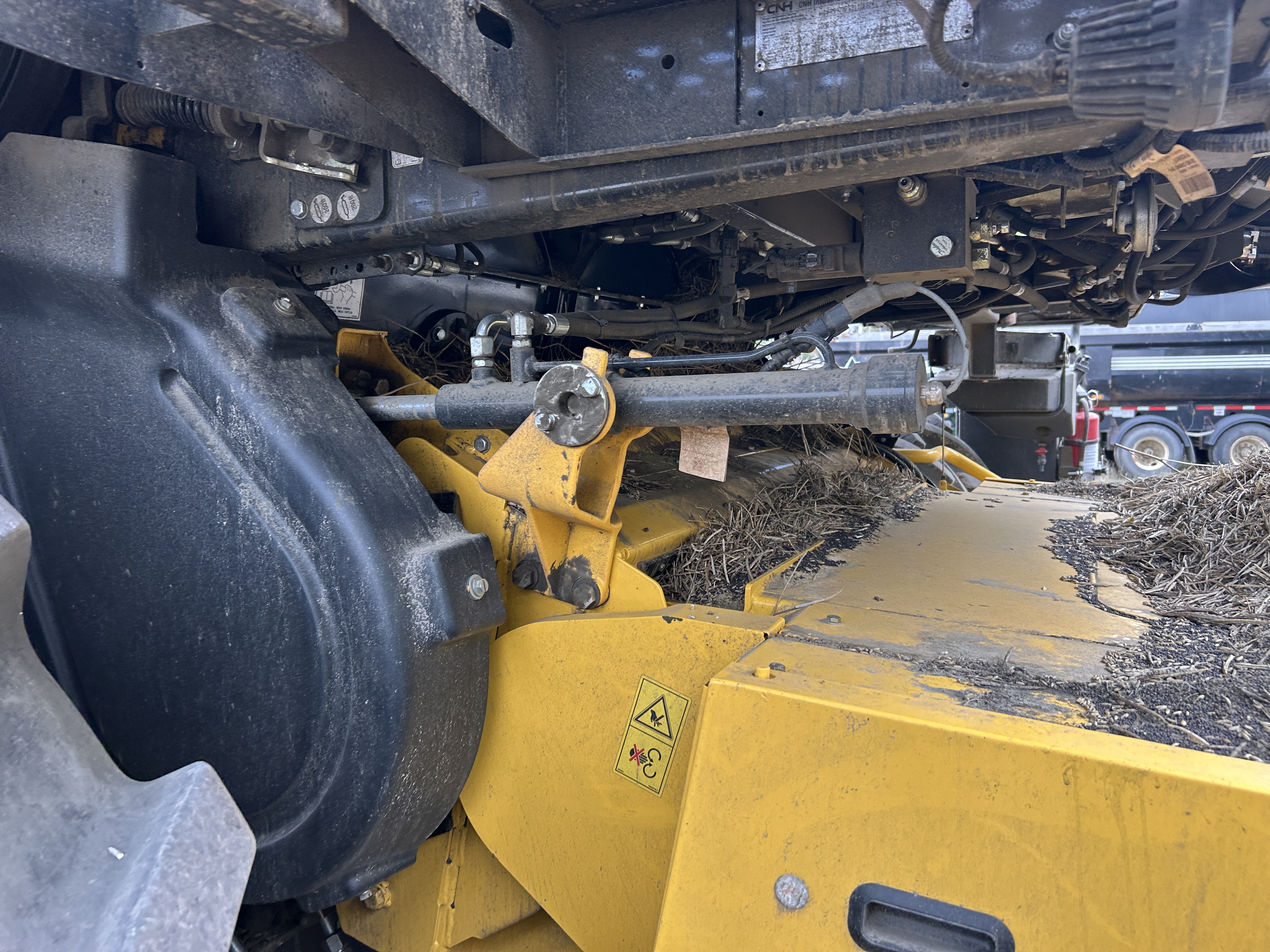 2025 New Holland CR9.90Z Combine