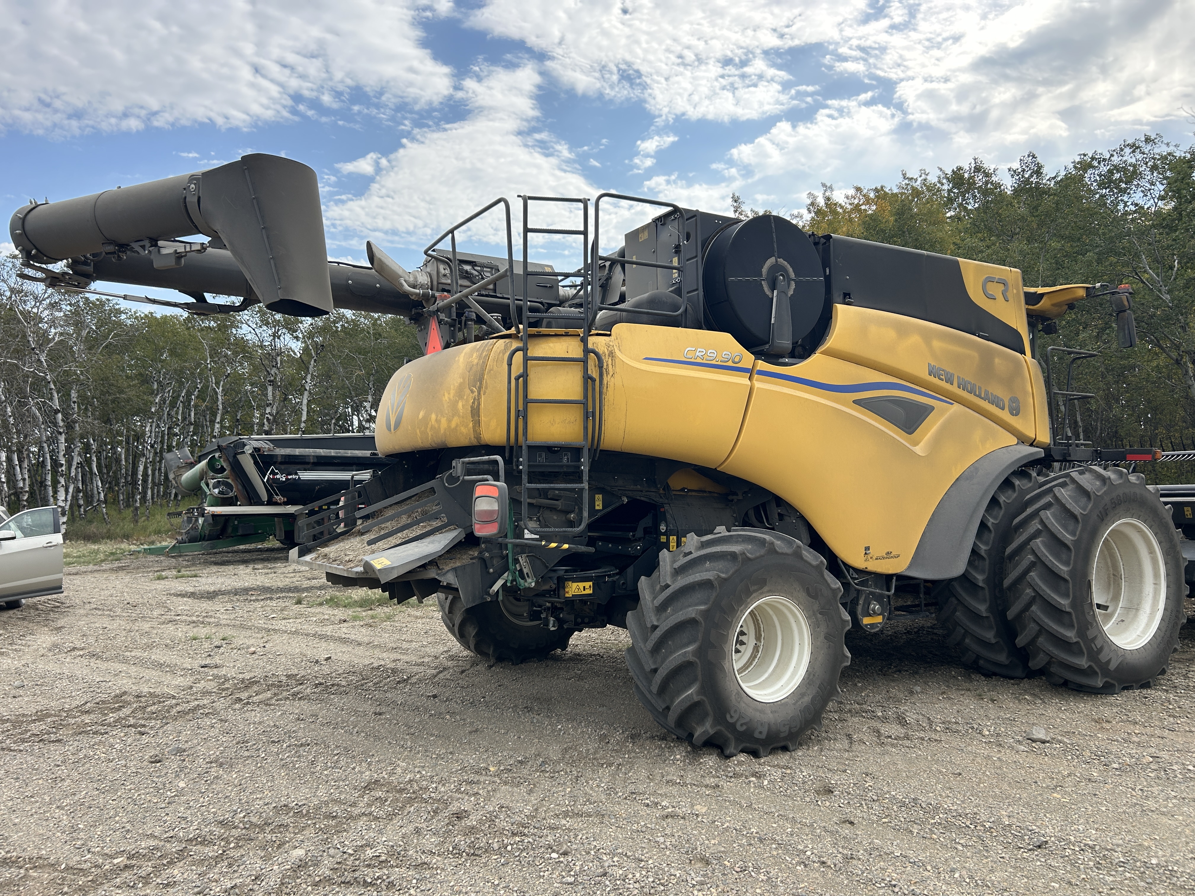 2025 New Holland CR9.90Z Combine