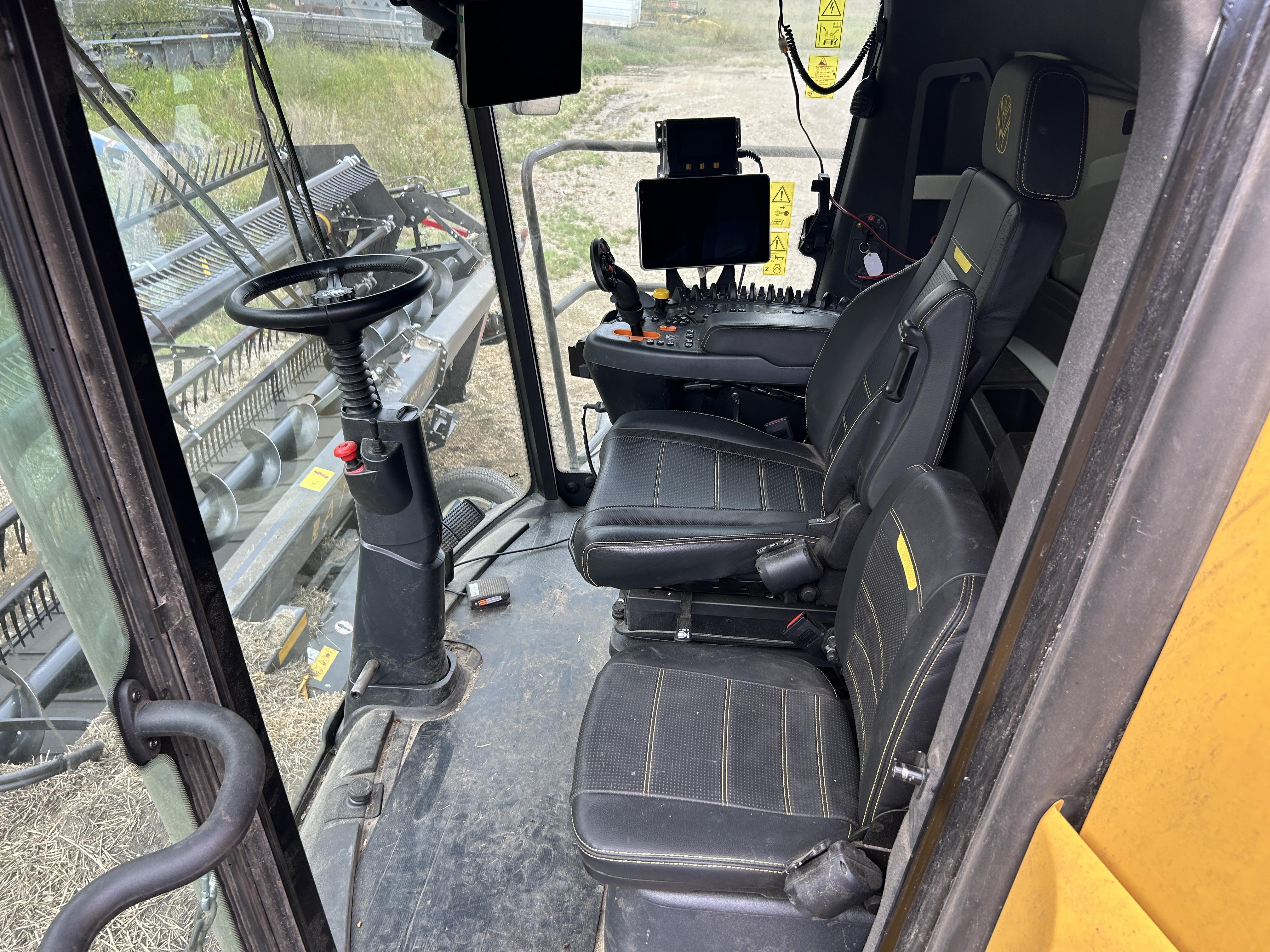 2025 New Holland CR9.90Z Combine