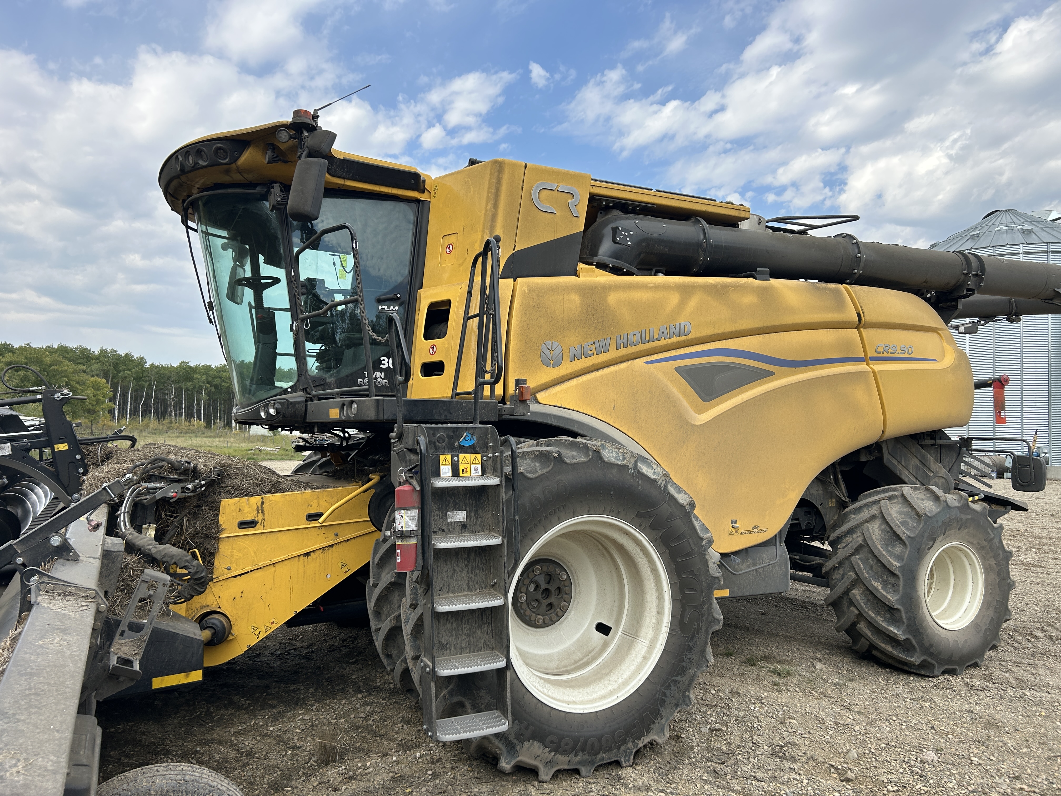 2025 New Holland CR9.90Z Combine