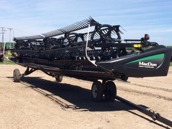 2017 MacDon FD75-35 Header Combine