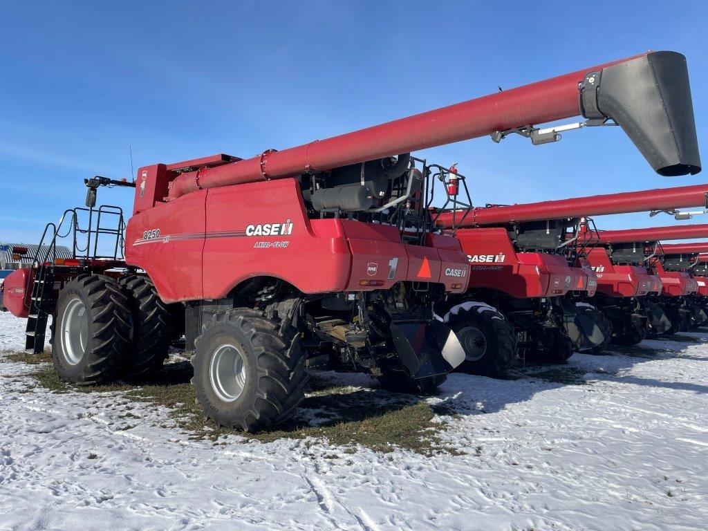 2023 Case 8250 Combine