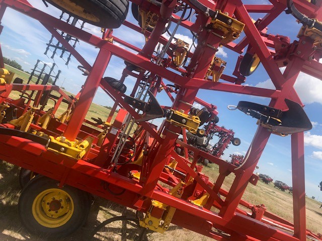 2011 Bourgault 9400-50 Row Crop Tillage