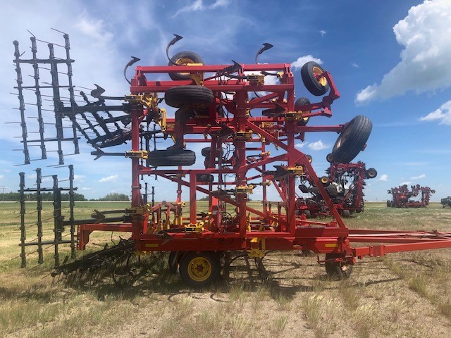 2011 Bourgault 9400-50 Row Crop Tillage