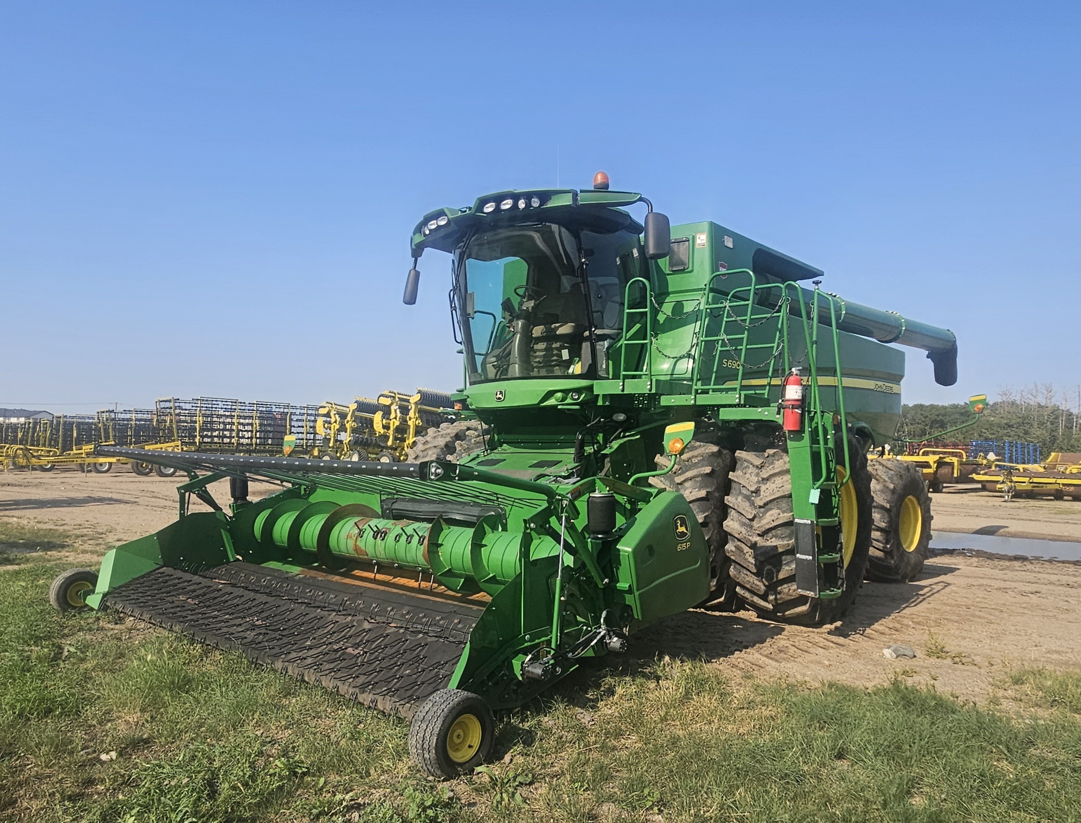 2015 John Deere S690 Combine