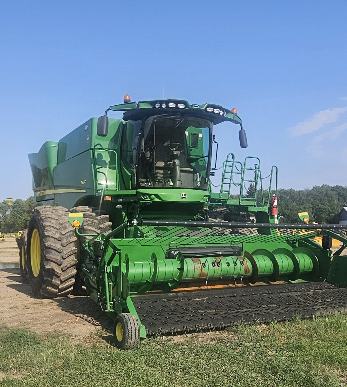 2015 John Deere S690 Combine