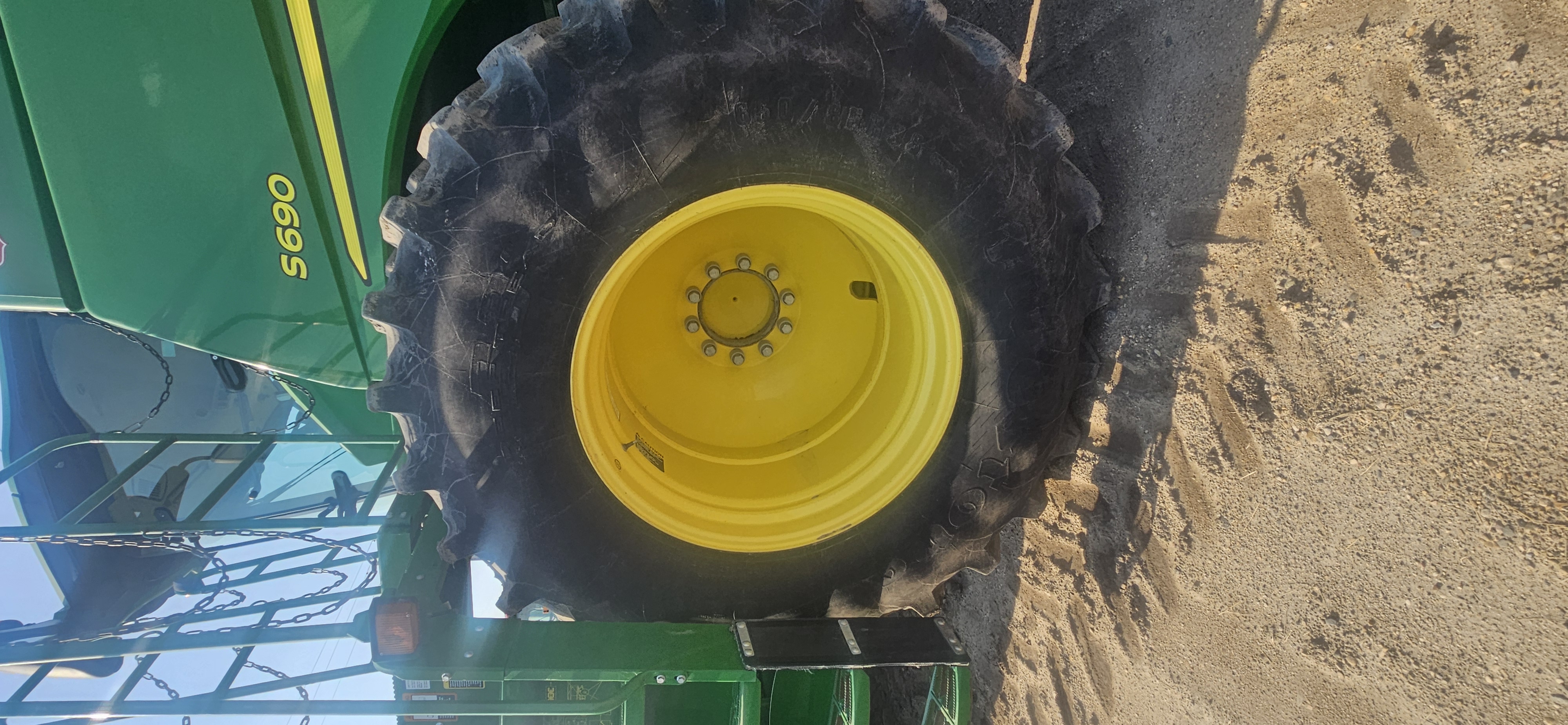 2015 John Deere S690 Combine